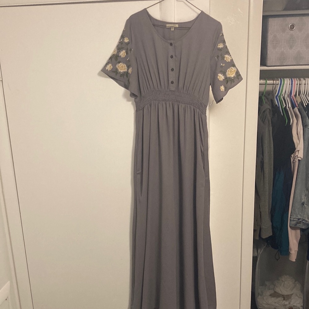 Maxi purple dress with flower sleeves. Polagram brand size M